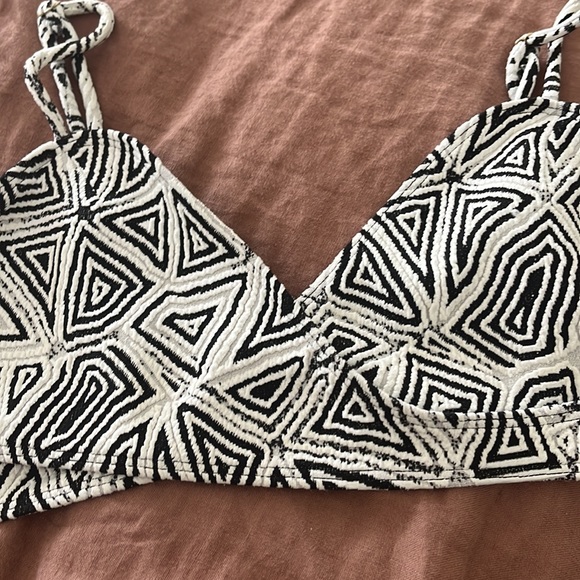 Beach Riot Bikini Top - Picture 2 of 4